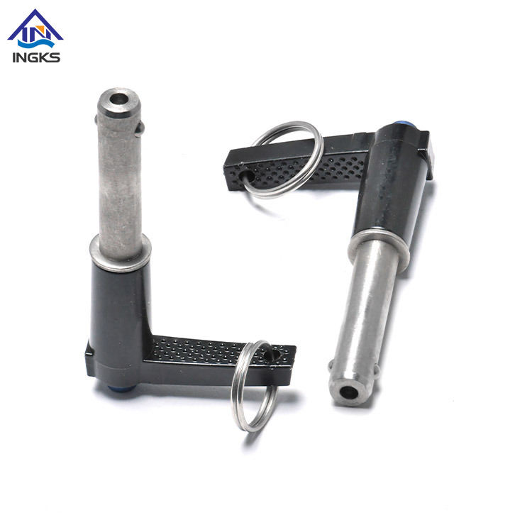 L Tête avec la poignée du bouton de la bague